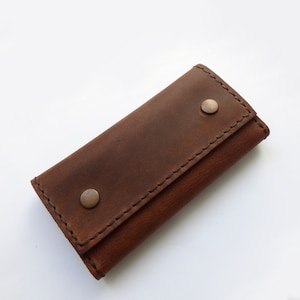 Porta tabacco in pelle marrone fatto a mano vintage a 3 ante con bottoni automatici, porta sigarette arrotolabili fatto a mano, pelle bovina cerata