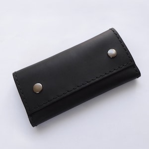 Porta tabacco in pelle nera fatto a mano vintage a 3 ante con bottoni automatici, porta sigarette arrotolabili fatto a mano, pelle bovina cerata