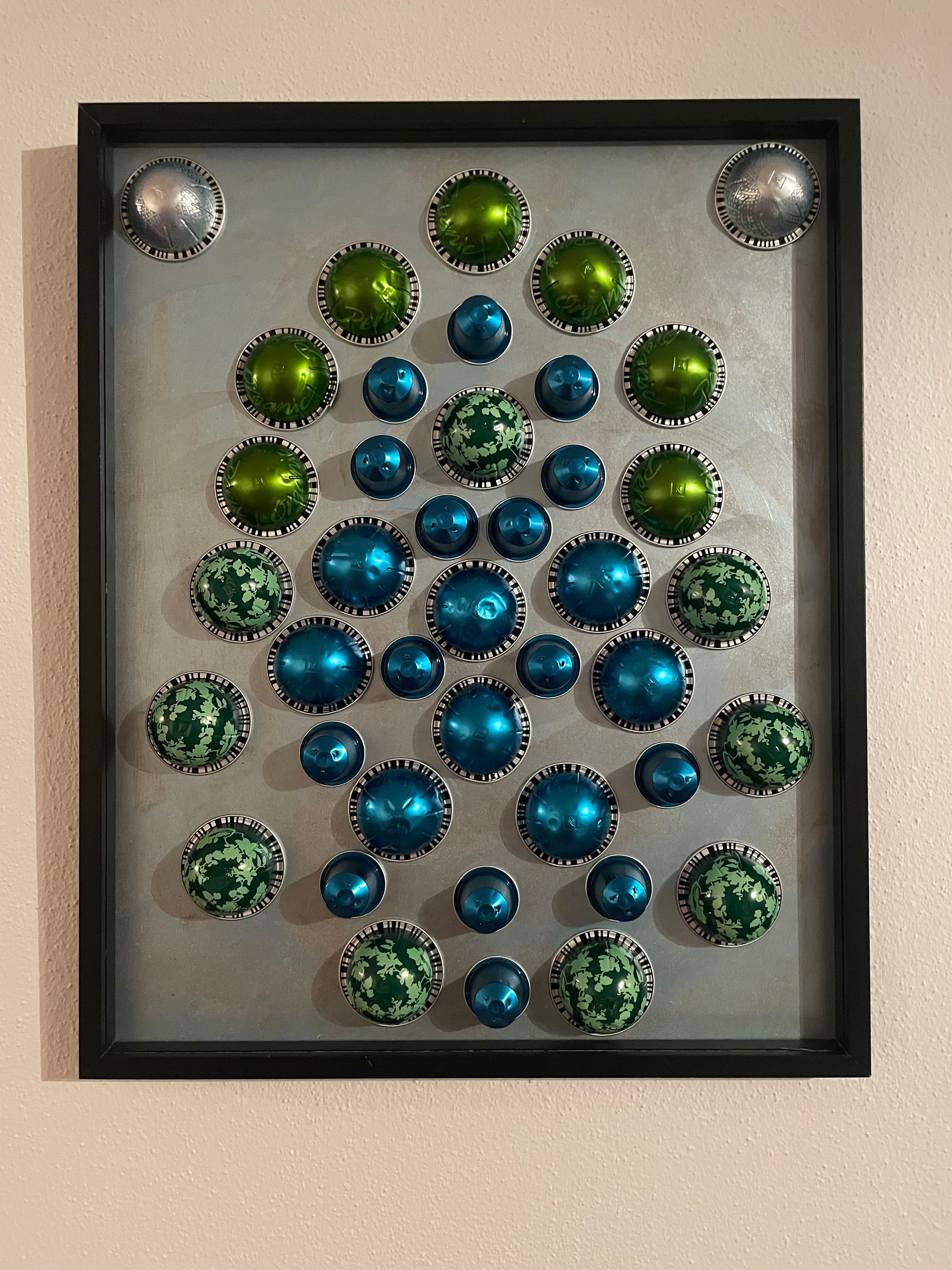 Boîte à objets composée de capsules de café 