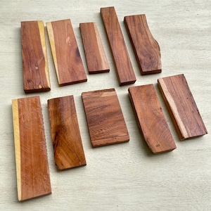 Surtido de madera de cedro rojo para estabilización, balanzas para cuchillos, fabricación de joyas y manualidades. Libro de maderas artesanales combinadas.