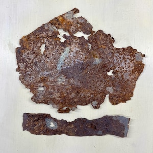 Objetos encontrados: piezas vintage de metal oxidado de estilo industrial para técnicas mixtas, ensamblaje, steampunk y collage.