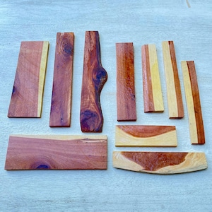 Surtido de madera de cedro rojo para estabilización, balanzas para cuchillos, fabricación de joyas y manualidades. Libro de maderas artesanales combinadas.