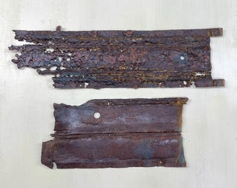 Objets trouvés : pièces industrielles vintage en métal rouillé pour techniques mixtes, assemblage, steampunk et collage.