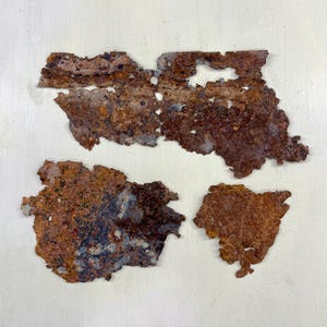 Objetos encontrados: piezas vintage de metal oxidado de estilo industrial para técnicas mixtas, ensamblaje, steampunk y collage.