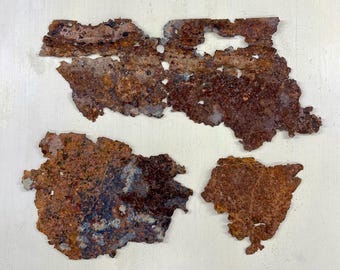 Oggetti trovati: pezzi di metallo arrugginito industriale vintage per tecniche miste, assemblaggio, steampunk e collage.