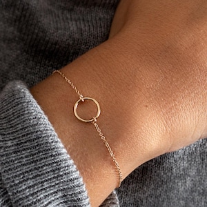 Hammered Circle Bracelet – Minimalist Gold Bracelet – Waterproof Chain Bracelet – Textured Pendant Jewelry – Everyday Bracelet Gift For Her