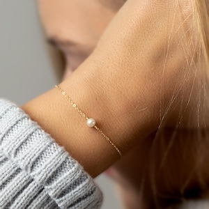 Freshwater Pearl Bracelet – Waterproof Gold Pearl Bracelet – Minimalist Bridal Jewelry  Bridesmaid Gift – Beach Wedding Jewelry Gift for Her