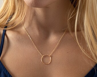 Hammered Gold Circle Necklace – Dainty Pendant – Minimalist Jewelry – Everyday Necklace – Gift for Her – 14k Gold Filled
