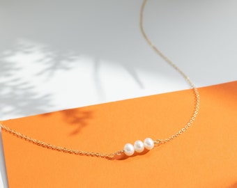 Minimal Pearl Necklace - Simple Trio of pearls - Genuine Pearl Jewelry - Gold Pearl Necklace