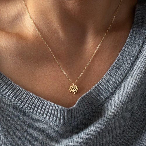 Collier Lotus : pendentif minimaliste en or rempli d'or 14 carats ou en argent sterling