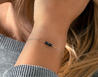 Bracelet en onyx noir avec pierres précieuses : bijoux imperméables et superposables