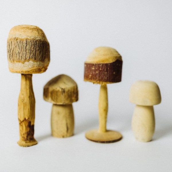 Set aus 4 Pilzen, Dekoration aus Holz, Gedrechselt