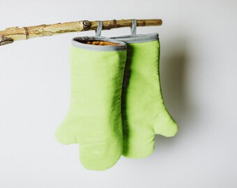Ein Paar Backofen Handschuhe Topfhandschuhe in knalligem Grün
