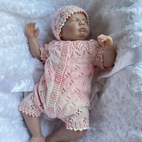 Ensemble bébé tricoté à la main, barboteuse nouveau-né, barboteuse rose et blanche, cadeau pour nouveau-né, tenue de bébé reborn, pulls pour nouveau-né, vêtements pour bébé fille