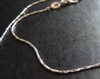 Superbe chaîne plaqué argent BRILLANTE maille très fine et brillante  1mm argent  925 avec fermoir (45cm)