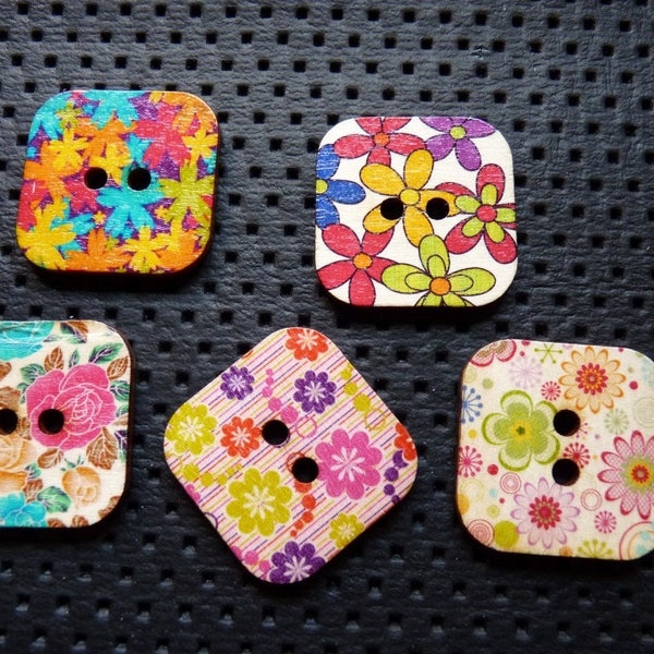 5 Boutons en bois forme carré motifs colorés