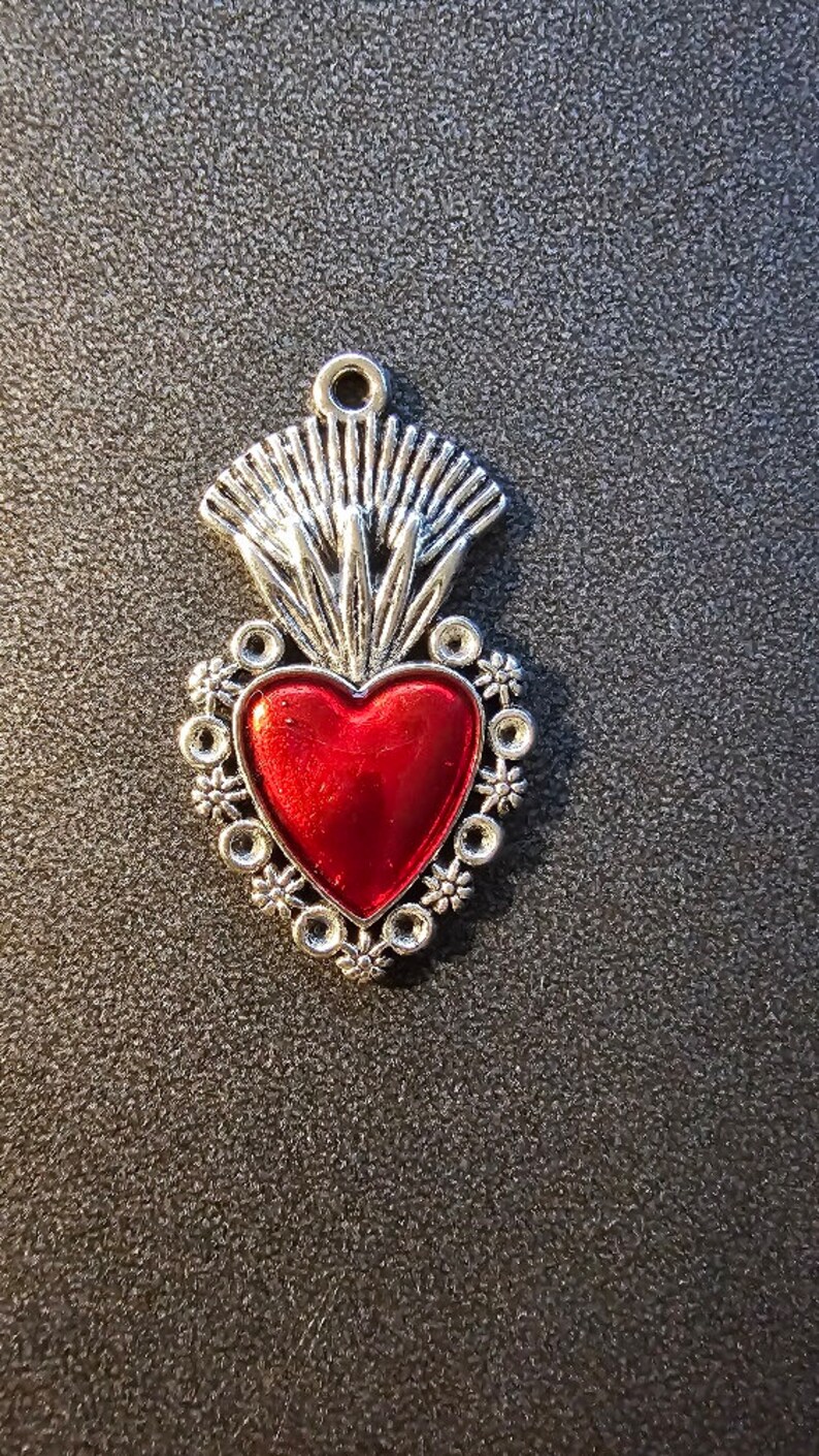 Breloque Sacré Coeur métal argenté et email rouge couronne image 1