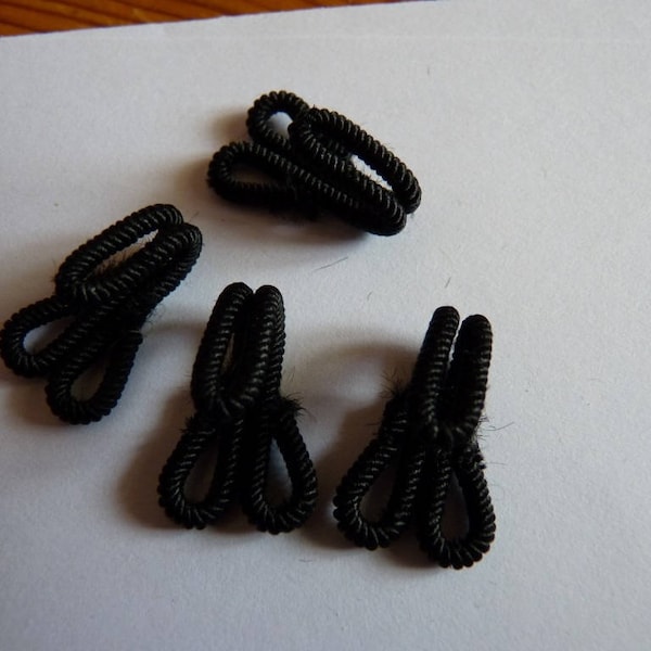 Last set of 19 ties / ganse and old clothes metal clips to the old black thread