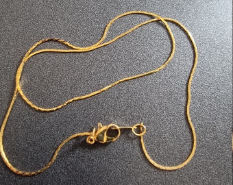 Belle chaine très fine dorée pour colliers