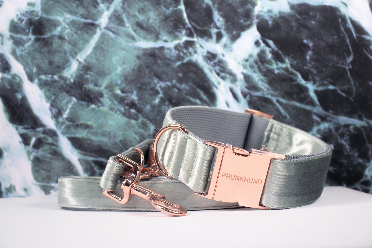 Collier Moon Shadow en Velours Noble avec Pièces Métalliques Or Rose - Fabriqué à La Main Allemagne