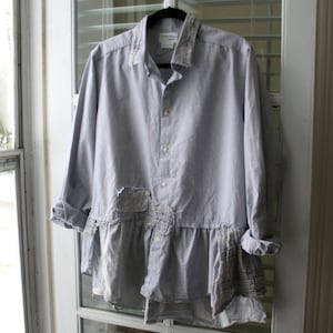 Camicia boho riciclata / Blusa nei toni del grigio / Fatta a mano da Breathe-Again Clothing USA