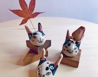 Handgjord och dekorerad minivas med kaninmotiv