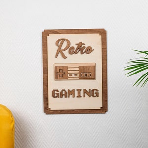 Wooden Wall Light – 8-bit Retro Gaming – Geek and Vintage Decoration – Nintendo 80s 90s Nostalgia