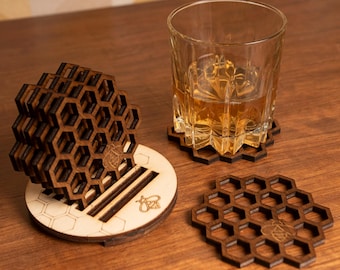 Set of 6 wooden honeycomb coasters with base – Nature and bee beekeeping style