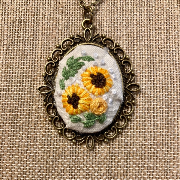 Embroidered Necklace / Embroidered Pendant / Hand Embroidered Pendant / Sunflower Pendant / Flower Pendant / Embroidered Flower Necklace