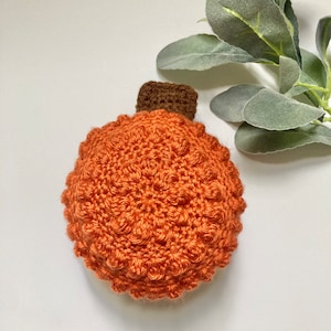 Pumpkin Baby Rattle, Pumpkin Rattle, Halloween baby gift, crochet baby rattle, expecting mom gift, crochet toy, crochet rattle, baby gift