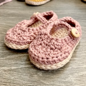 Mary Jane Baby Shoes, Crochet baby girl shoes, Crochet Baby Shoes, Baby Shower Gift, New Baby Gift, Newborn Gift, Expecting Mom Gift