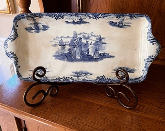 Plato de piedra de hierro antiguo Wedgwood & Co "Hague" - Bandeja de cabaña azul Shabby Delft - Piedra de hierro pintada a mano grande - Gres inglés vintage
