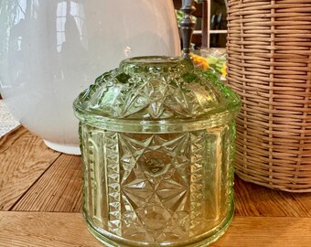 Tapa de lámpara de hadas de cristal de Indiana - Verde claro - Estrellas y barras - Excelente estado - Lámpara de velas de mediados de siglo - Solo la tapa - Sin astillas ni grietas