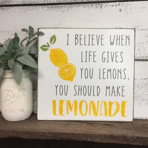 Signo de limón de madera ? decoración de limón para la cocina Palabras edificantes de aliento Cuando la vida te da limones. Signo de madera blanco y amarillo