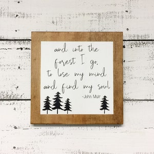 Y al bosque voy letrero de madera / Decoración temática de viajes / Decoración de guardería de aventuras / Regalo de amante de los viajes / Viajes al Parque Nacional
