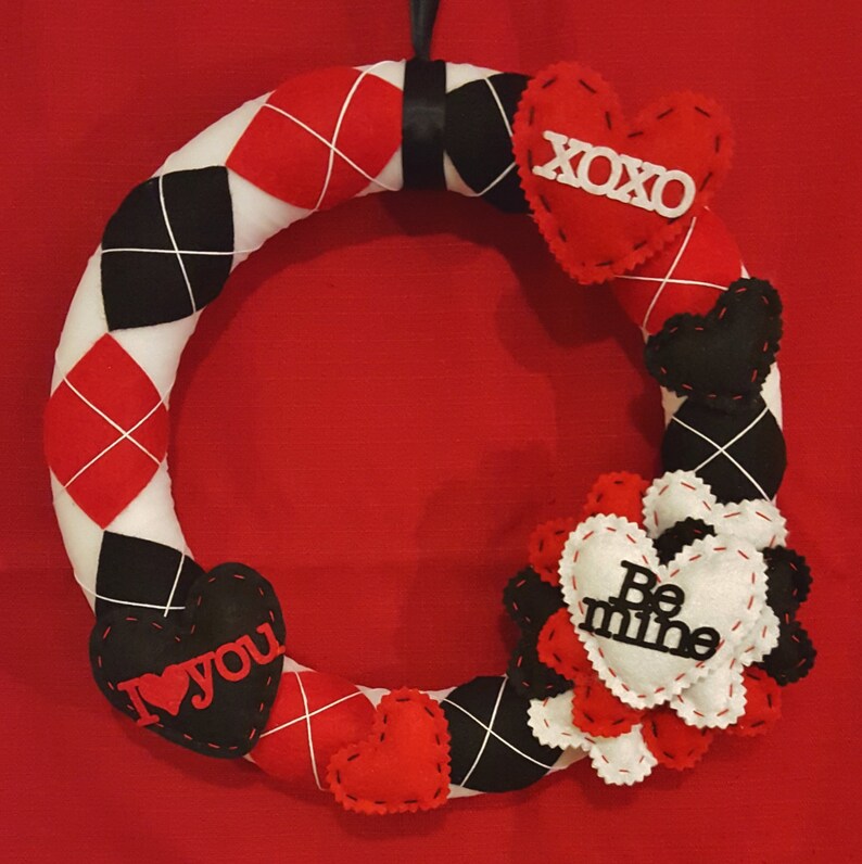 Valentine Wreath, Be Mine, I Love You image 1