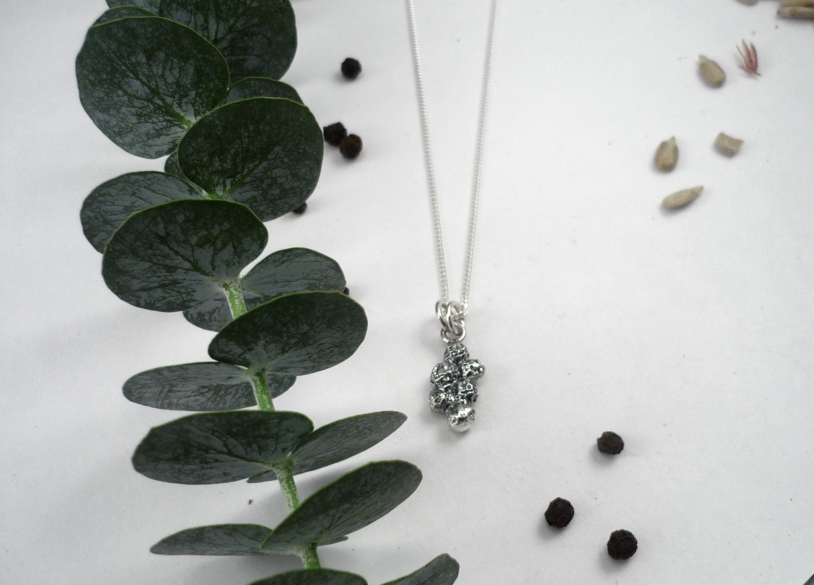 Peppercorn store necklace silver