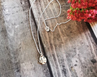 Sterling silver water drop necklace, small silver chain affordable, ideal gift for mom, Quebec jewelry, free delivery