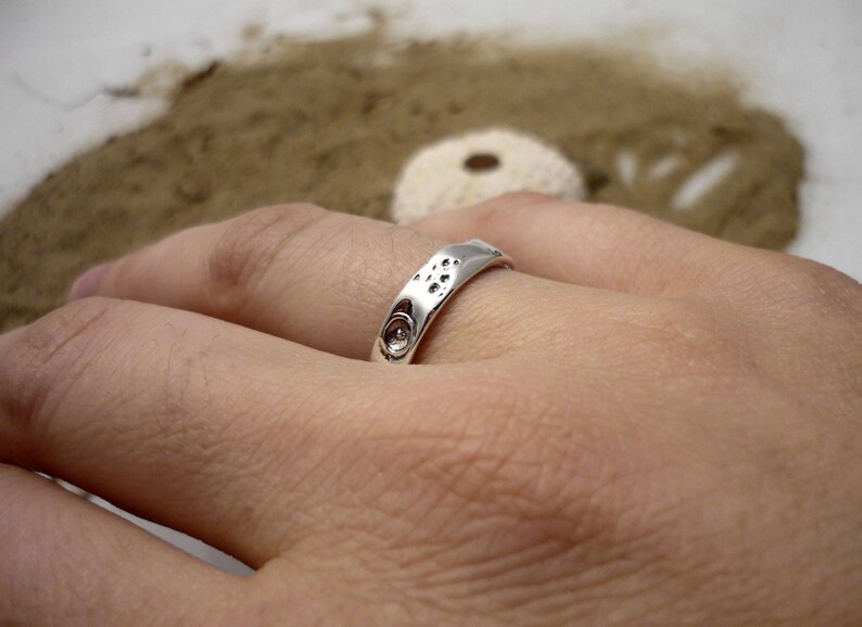 Bague Ancienne En Argent Massif 925 - Style Jonc Ethnique Avec Incrustations De Nacre