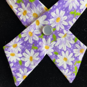 Lavender Cross Tie with White Daisies