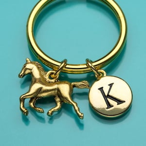 Llavero de caballo, llavero de oro del caballo de carrera, encanto ecuestre, encanto animal, llavero personalizado, llavero personalizado, llavero de encanto, 706