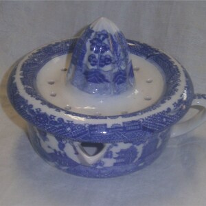 Blue Willow 2 Pc Reamer – 1960's