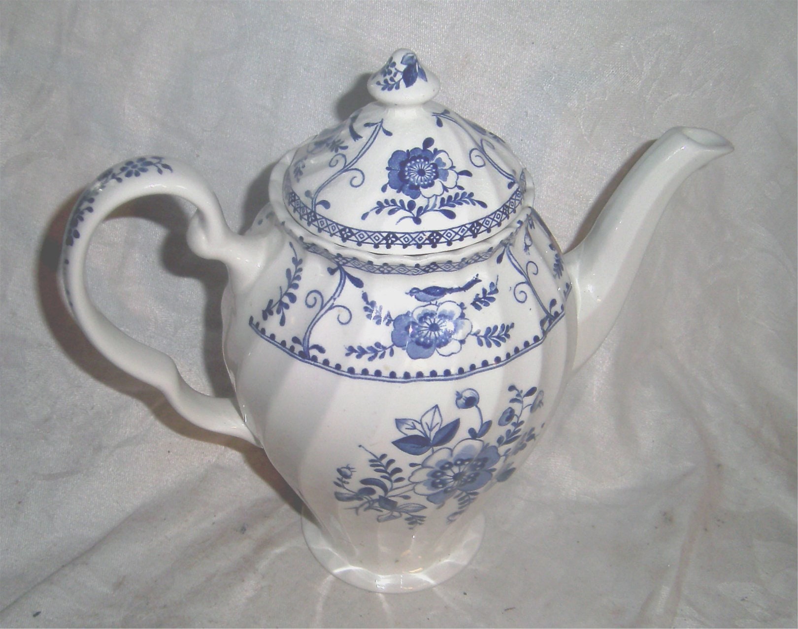 JOHNSON BROTHERS – ENGLAND – Indies – Blue White – Coffee Pot