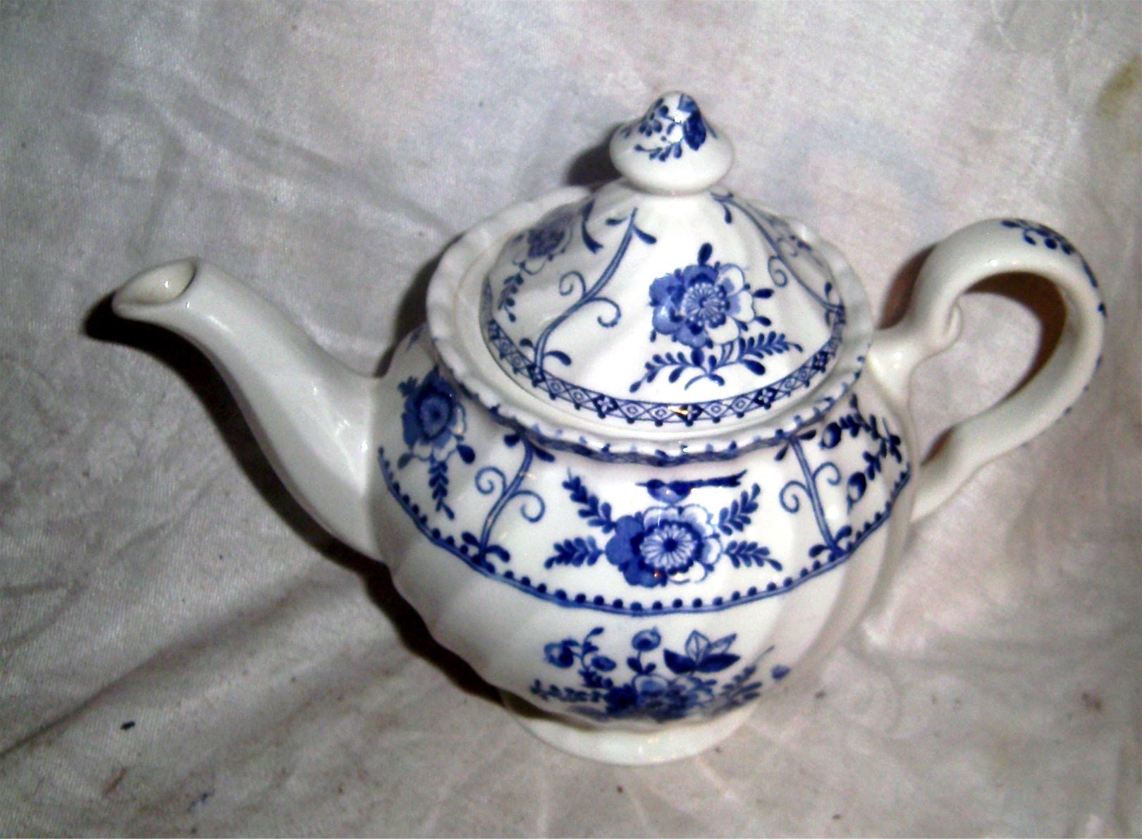 JOHNSON BROTHERS – ENGLAND – Indies – Blue White – Tea Pot