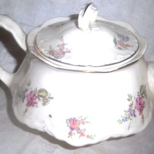 HOMER LAUGHLIN COMPANY – Priscilla – Ruffled - Tea Pot