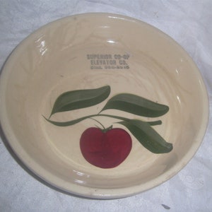 WATTS POTTERY – Apple - #33 Pie Baker