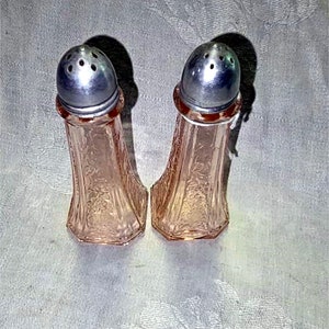 HOCKING GLASS COMPANY – Hocking Pink Mayfair Salt & Pepper Shakers