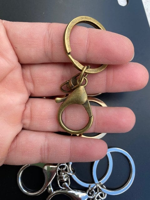 2 Pieces Antique Bronze Keychain Key Chain Tags Keyring Ring Jewelry Making  Charms Supplies KC0039 Hollow Giraffe