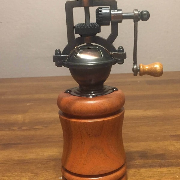 Antique Style Brass Finish Peppermill