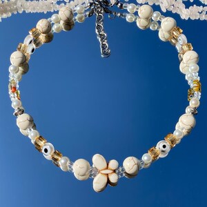 Butterfly Howlite Crystal Choker Necklace/Beaded necklace/beaded choker/hippie jewelry/indie jewelry/trendy jewelry/beach choker/gemstone